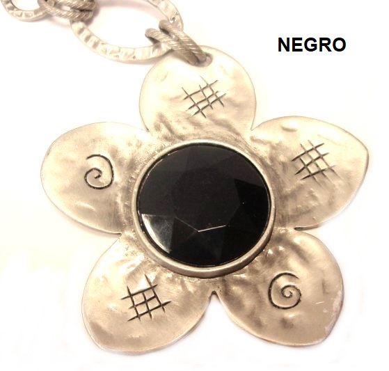 Detalle medallon flor negro